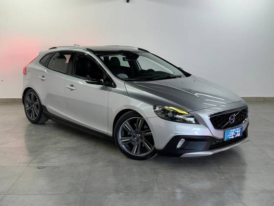 VOLVO V40 2.0 T5 CROSS COUNTRY AWD TURBO GASOLINA 4P AUTOMÁTICO